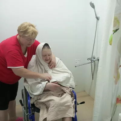 Уход за пожилыми людьми