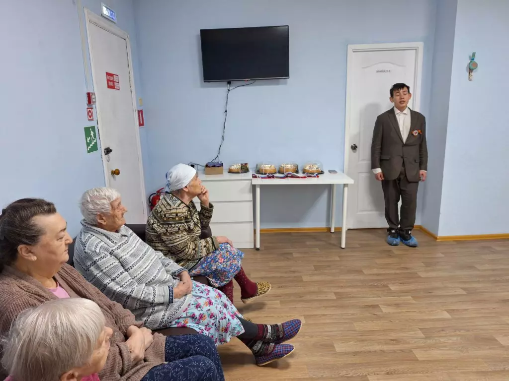 Гости в доме престарелых