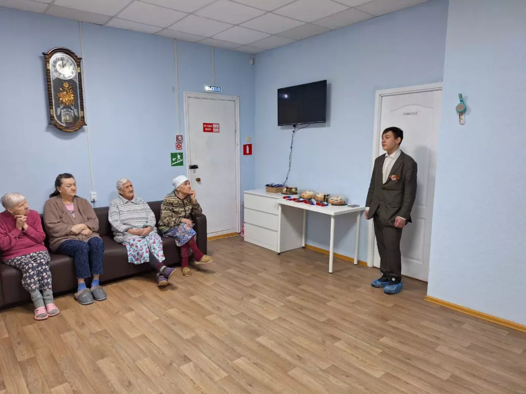 Гости в доме престарелых