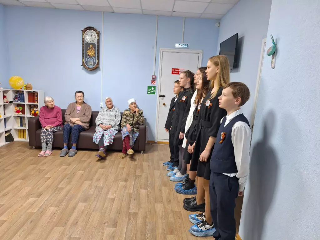 Гости в доме престарелых