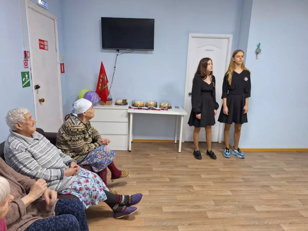Гости в доме престарелых