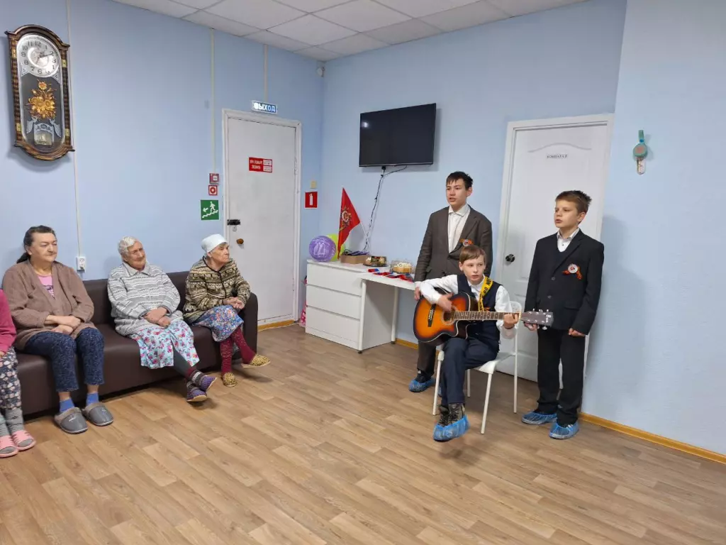 Гости в доме престарелых