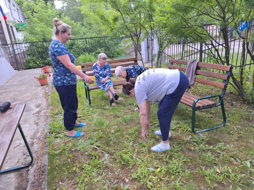 Зарядка в доме престарелых
