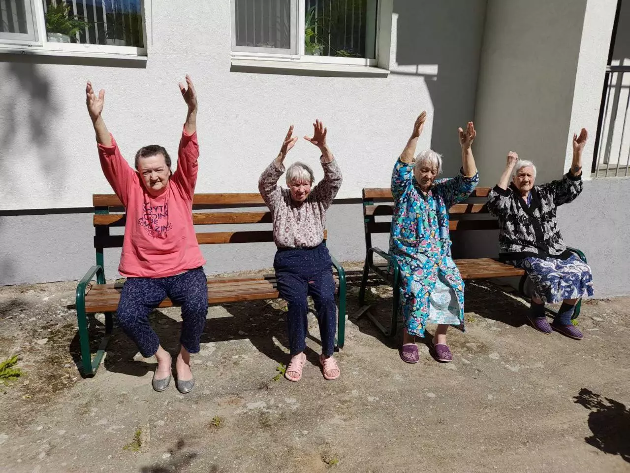 Зарядка в доме престарелых